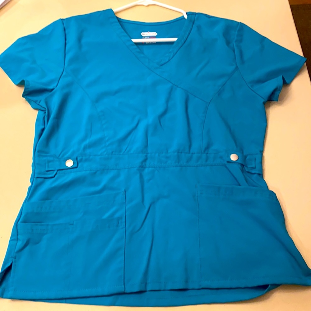 New without tags! Never worn. Comfortable 4-way stretch scrub top, color is Teal
